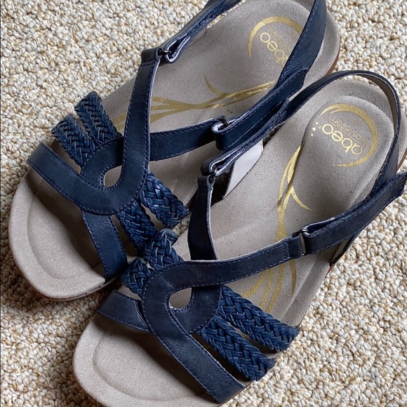 navy blue sandals with arch support